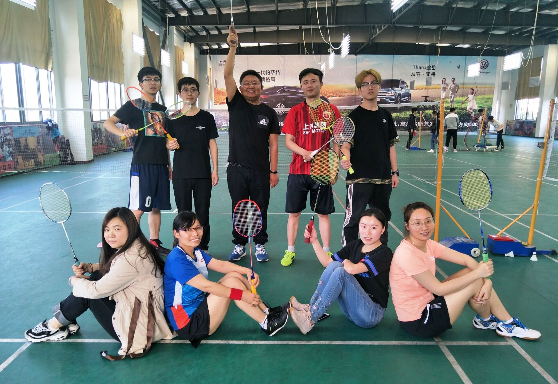 今年会成功举行2019教职工羽毛球赛