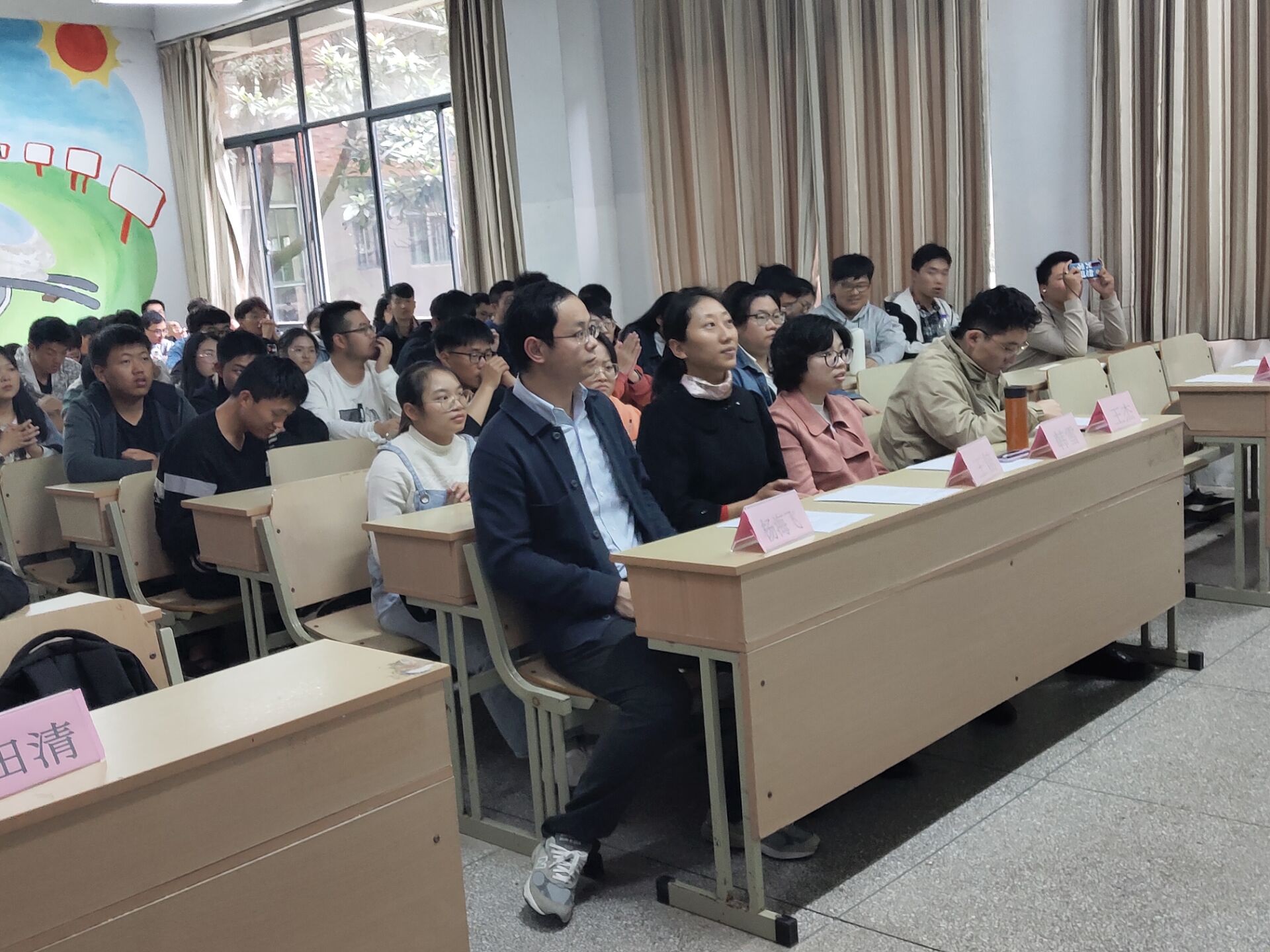 <strong>今年会jinnianhuicom土木工程学院举办交通科技大赛讲座</strong>