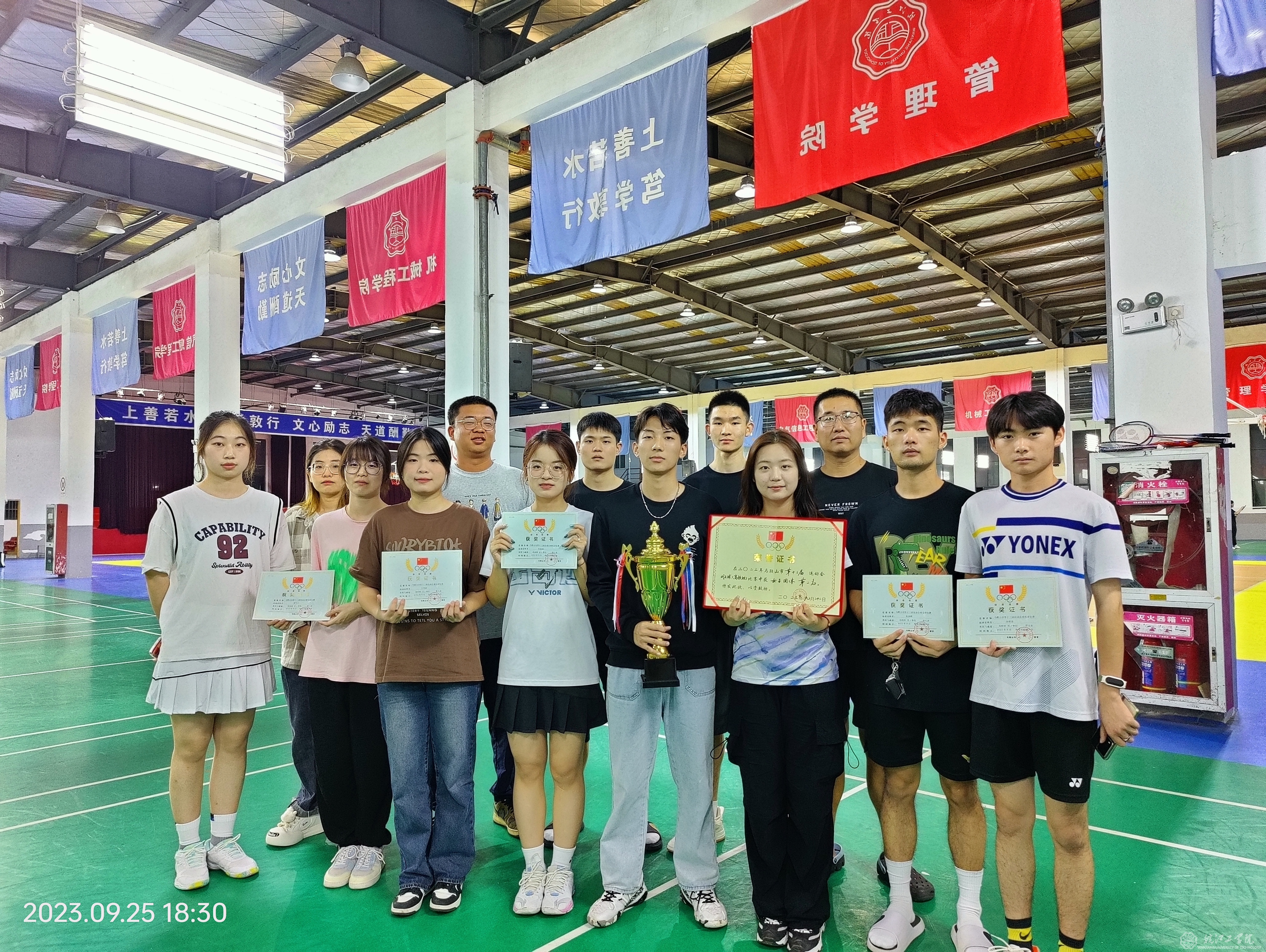 今年会羽毛球队在马鞍山市第十三届运动会上取得瞩目成绩