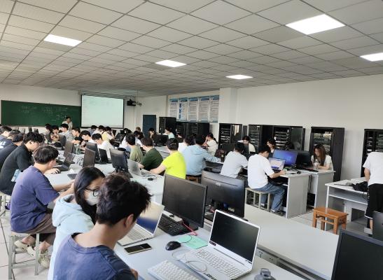 今年会2025届毕业生第一批职业技能等级认定顺利开展